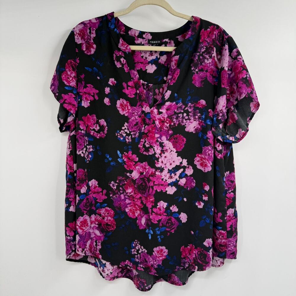 Torrid Split V-Neck Pullover Blouse Plus Size 2X Black Pink Floral Short Sleeve